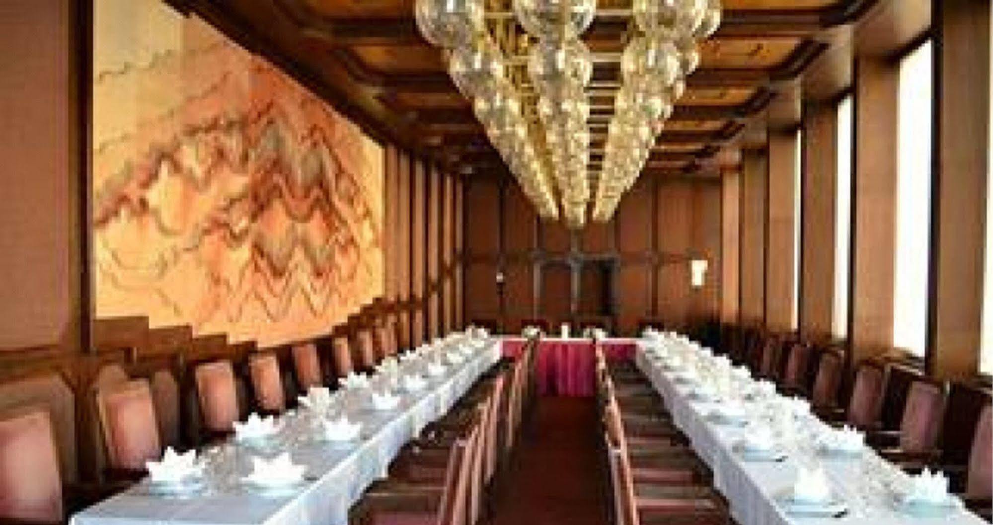 Hotel Konferencia Дьёр Экстерьер фото